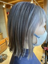 イー(E)&nbsp;切りっぱなしボブ