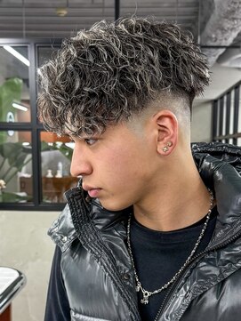 ニコ トウキョウ ロジック(nico TOKYO Logic) ツイストスパイラルメッシュスキンフェードフェードカット短髪