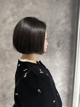 ロイ 梅田(Roy) 丸みボブ/内巻きボブ/ミニマルボブ/耳かけボブ/ロンベージュ