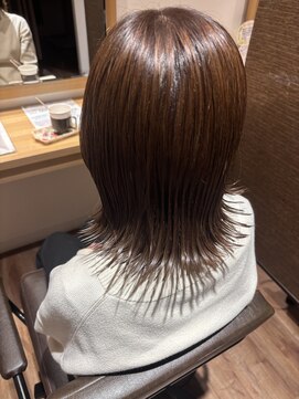 艶とまとまりが叶う外はねボブ