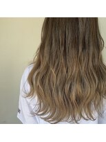 エトランジェ(Etrange)&nbsp;透明感が大人可愛い外国人カラーグラデーション×ウェーブパーマ