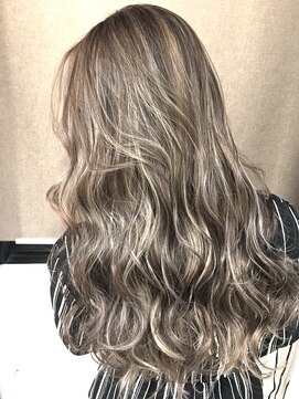 オリ(‘Oli) ハイライト＿プラチナグレイジュ