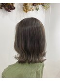 透明感グレージュ。