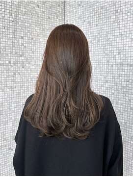 ティア(Tia.) ミディアム/グレージュ/韓国風/髪質改善トリートメント/縮毛矯正