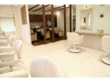 美容室 ハートヘアー(HEART hair)の雰囲気（駐車場6台完備。車でのご来店もお気軽にどうぞ）