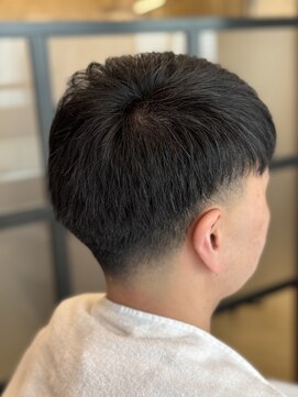 キタセンジュバーバー バイ ティーズ(KITASENJU BARBER by T's) スキンフェードxツーブロック