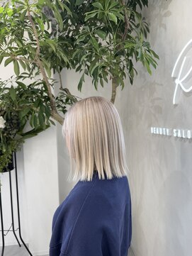 スパーブ(SUPERB) ホワイトブロンドボブ