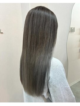 リリバイシエル(lili by CieL) グレージュカラー×バレイヤージュスタイル