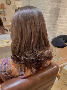 ヘアスペース リズム グリーン(Hair space Rizm green) グレイカラー×ハイライト 30代40代50代60代