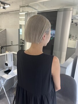 ファイブバイジエクト 堀江(FIVE by The Ect) 切りっぱなしボブ×ホワイトベージュ×ハイトーンカラー☆