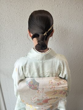 キュー(que) ヘアセット　タイトシニヨン