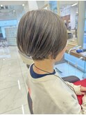 白髪ぼかしカラーのショートボブ