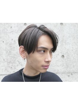 第一印象を爽やかに＊ニュアンスパーマで大人の色気◎センターパートのデザインも◎[梅田/メンズカット]