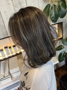 ロイズ ヘアデザイン アンド スパ(LOES) 白髪ぼかしハイライト×グレージュカラー