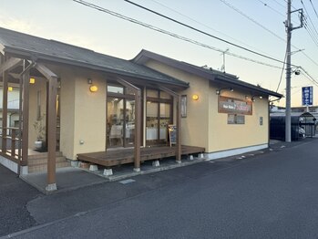 Hair Make Sakura【ヘアーメイクサクラ】の写真/ほっとひと息つける雰囲気と丁寧な接客で悩み相談もしやすく、定期的に通いたくなる本命サロン＊