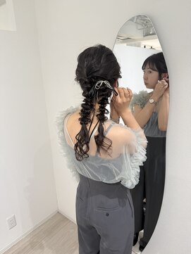 アンキャトル(un quatre) ゆるっとツイン編みおろしヘア