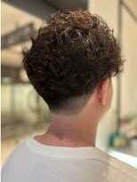 サロンイクエヤマザキ 文京(SALON IKUE YAMAZAKI)&nbsp;メンズスパイラルパーマ 刈り上げスタイル