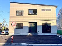 イグジット(EXIT)の雰囲気（スロープ付いているので車椅子でそのままご来店頂けます♪）
