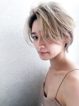 エイミー(Aimee) Aimee ハンサムショート×ホワイトベージュ