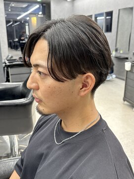 リード(REEED) センターパート縮毛矯正マッシュ刈り上げ毛流れツーブロック