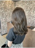 オリーブグレージュ