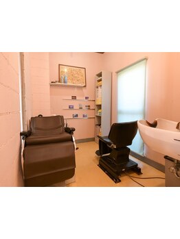 完全プライベート空間で受けられる贅沢ヘッドスパ。頭皮から髪をキレイにする至福のひと時を…☆