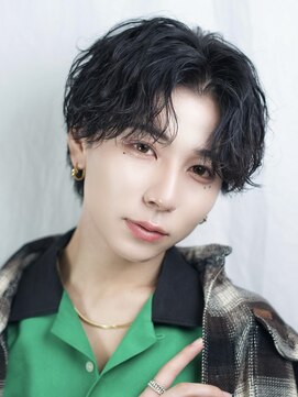 アイトーキョー 福岡(AI TOKYO) シャドウパーマ×センターパート/フェザーパーマ/ブルーブラック