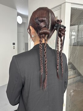 大人気タイトツインヘアアレンジ