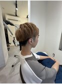 軽さと束感で魅せるハイトーンショート