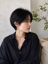 カフレ 岩出(CAFRE)&nbsp;40代大人女性の黒髪ハンサムショート｜長め前髪