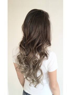 レガシーヘアーデザイン(Legacy hair design) ☆Legacy × アッシュグレーハイライトグラ☆