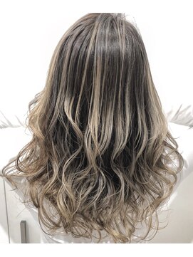 ディーナ(D'na) 『D'na』グレージュバレイヤージュ 清水