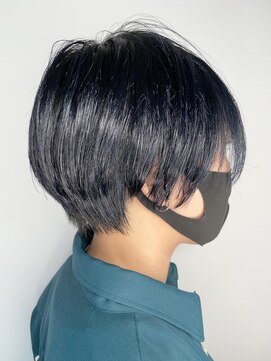 ヘアデザイン ファブロ(hair design FABRO.) － マッシュショート × ブルーブラック －