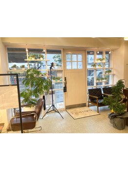 エクステ&デザインカラーが得意なプライベートサロン。丁寧なカウンセリングと居心地のいい空間をご提供♪