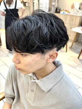 テトラ バイ ネオリーブ 横浜西口店(tetra by neolive) メンズ センターパート ニュアンスパーマ
