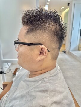 ロミーオム 本厚木(ROMMY. Homme) ツーブロック刈り上げ短髪ツイストパーマアップバングメンズヘア