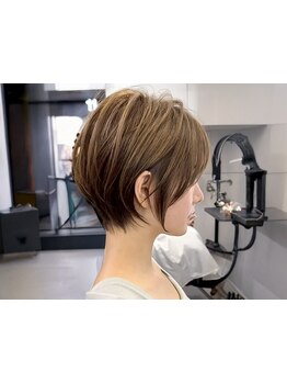 《ショートヘアでも艶やかな髪に*》オージュアトリートメントで、360度どこから見てもツヤ髪に仕上げます*