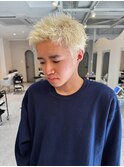 ホワイトブロンド × ショートスパイキー