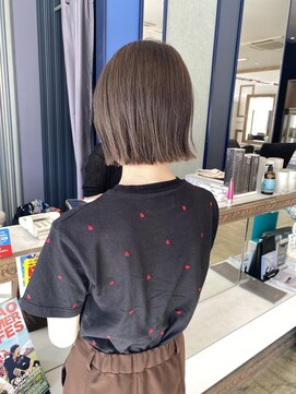 コワファースト 大分(COIFF1RST) 切りっぱなし/外ハネ/グレージュ/ブリーチなし