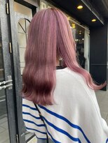 カムジーヘッドカミノウラ(COMEGHEAD KAMINOURA)&nbsp;上乃裏ショートボブくびれショートイルミナカラー顔周りレイヤー