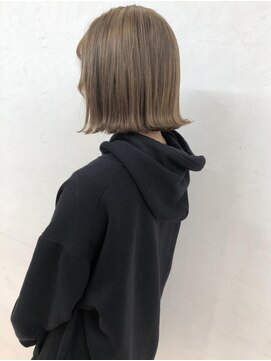 リア(Lia by KENJE) Lia　ベージュカラーで春らしく♪