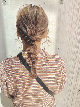 ディア(.eer) 大人カジュアル // 編み込み × 編みおろし × 丸三つ編み