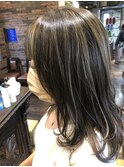 白髪活かしハイライト×ミディアムレイヤー
