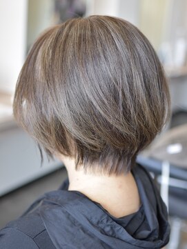 スイ(Sui) ショートグラデーション/白髪ぼかしグレージュ/40代/50代