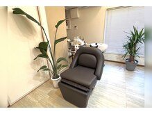 アス(Asu)の雰囲気（首や腰の負担が軽減されるフルフラットシャンプー台でゆったり）
