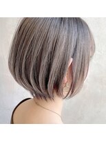 アフロート ルヴア(AFLOAT RUVUA)&nbsp;「岩田莉奈」ハイライトで白髪ぼかし★くびれショートボブ　新宿