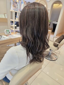 ミーサ(MYSA) 白髪ぼかしハイライト　小田原グレーシルバーカラー