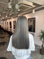 イリ 梅田(ili) グレージュカラー