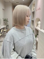 ニモ(NIMO.) ハイトーンボブ/ピンクベージュカラー