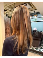 グッドフェローズ キタホリエ(GoodFellas kitahorie)&nbsp;光沢あるハイトーンレイヤーカットで魅せる美髪ブリーチ艶感